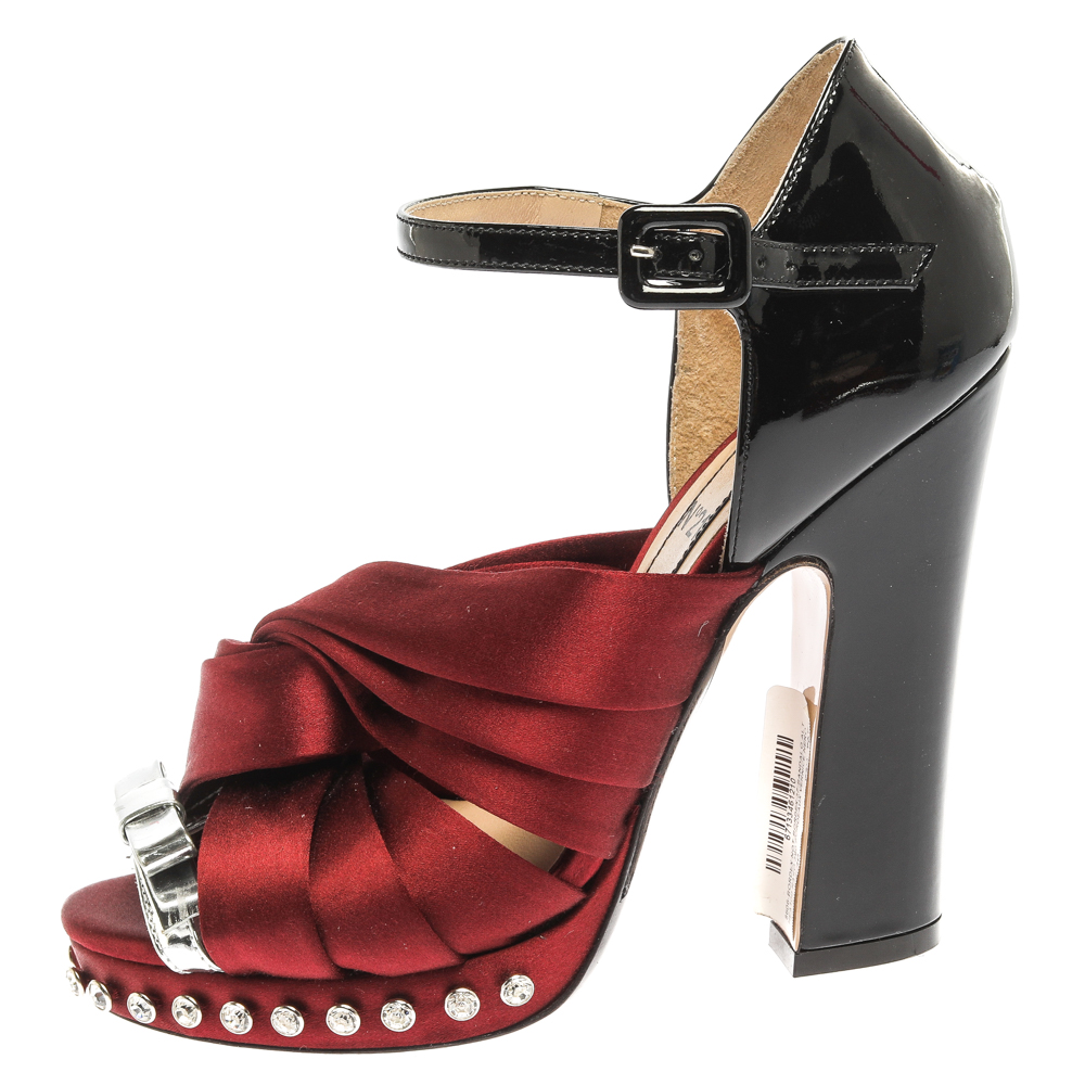 

N°21 Burgundy/Black Pleated Satin And Patent Leather Crystal Embellished Althea Sandals Size