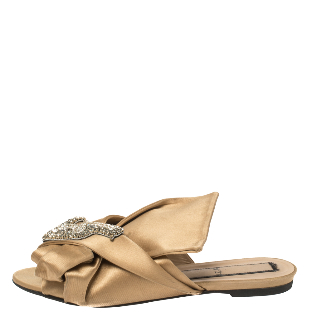 

Nº21 Beige Satin Crystal Embellished Flats Size