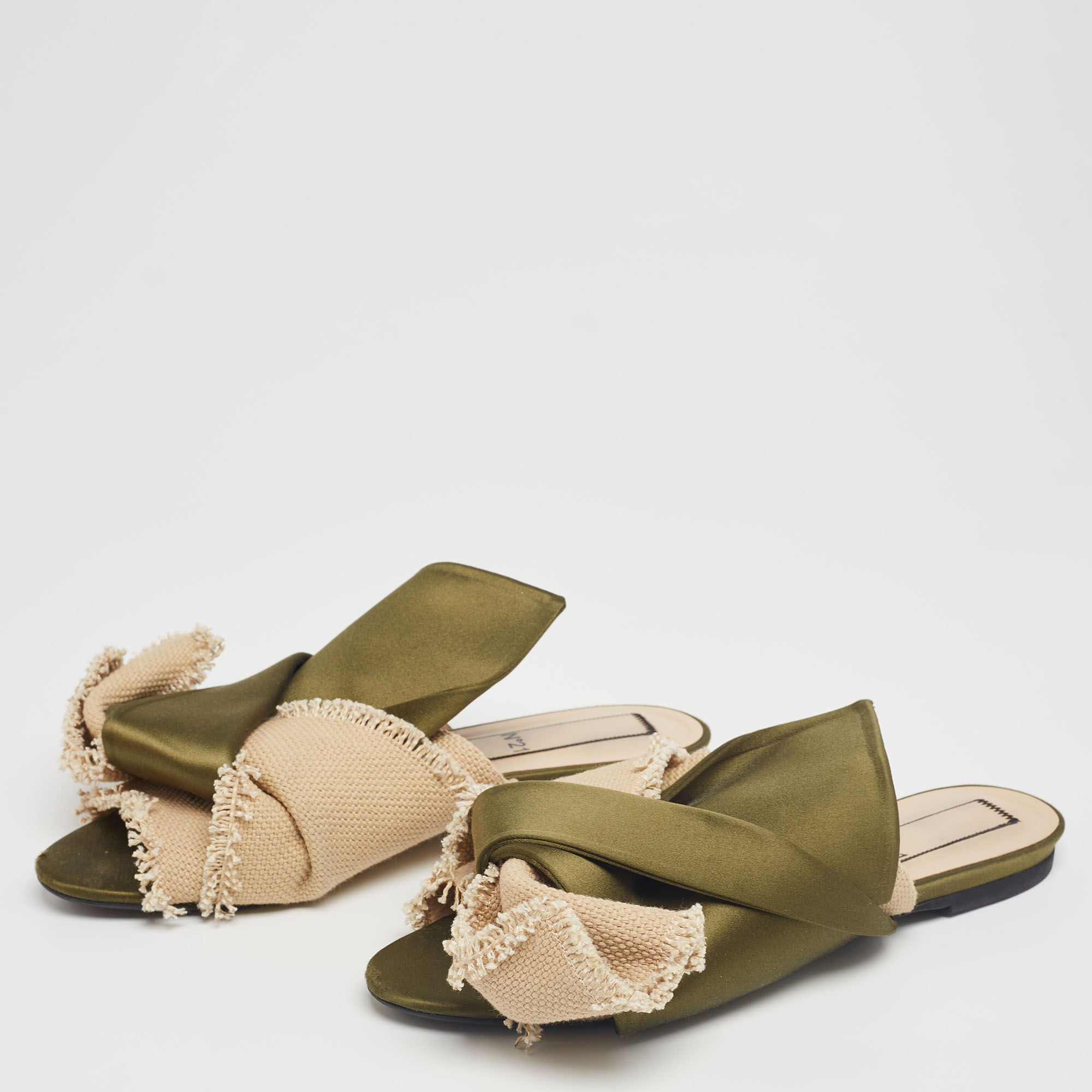 

Nº21 Army Green/Beige Satin and Canvas Raso Knot Flat Mules Size