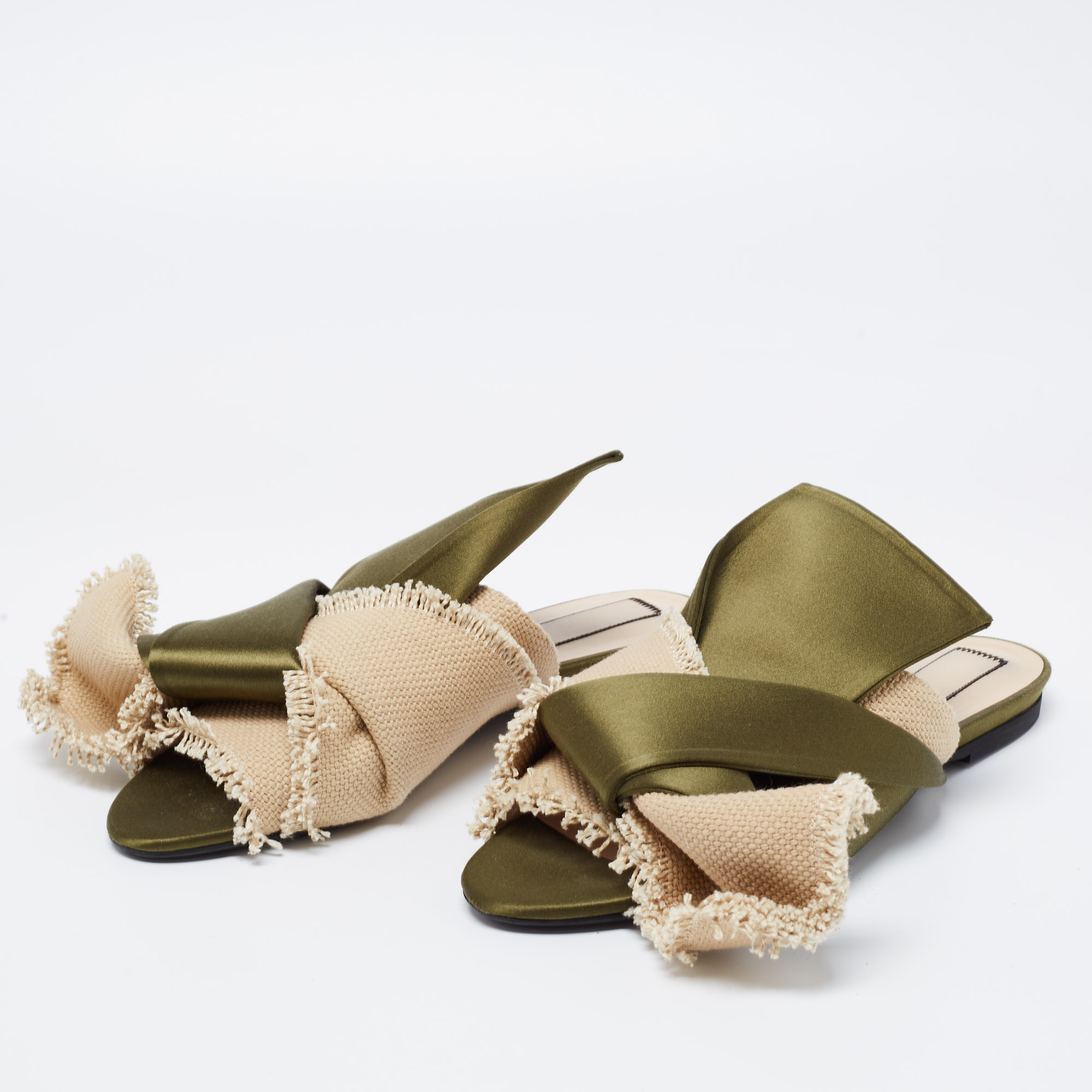 

Nº21 Olive Green/Beige Satin and Jute Knot Flat Mules Size