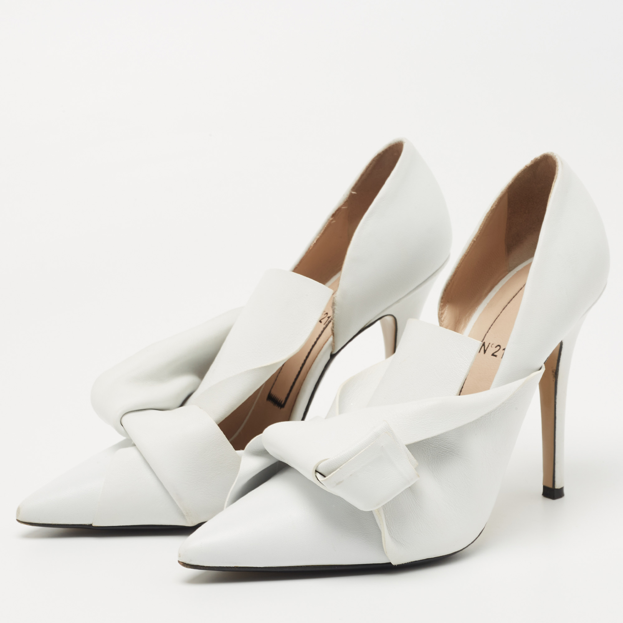 

N° 21 White Leather Abstract Bow Pointed Toe Pumps Size