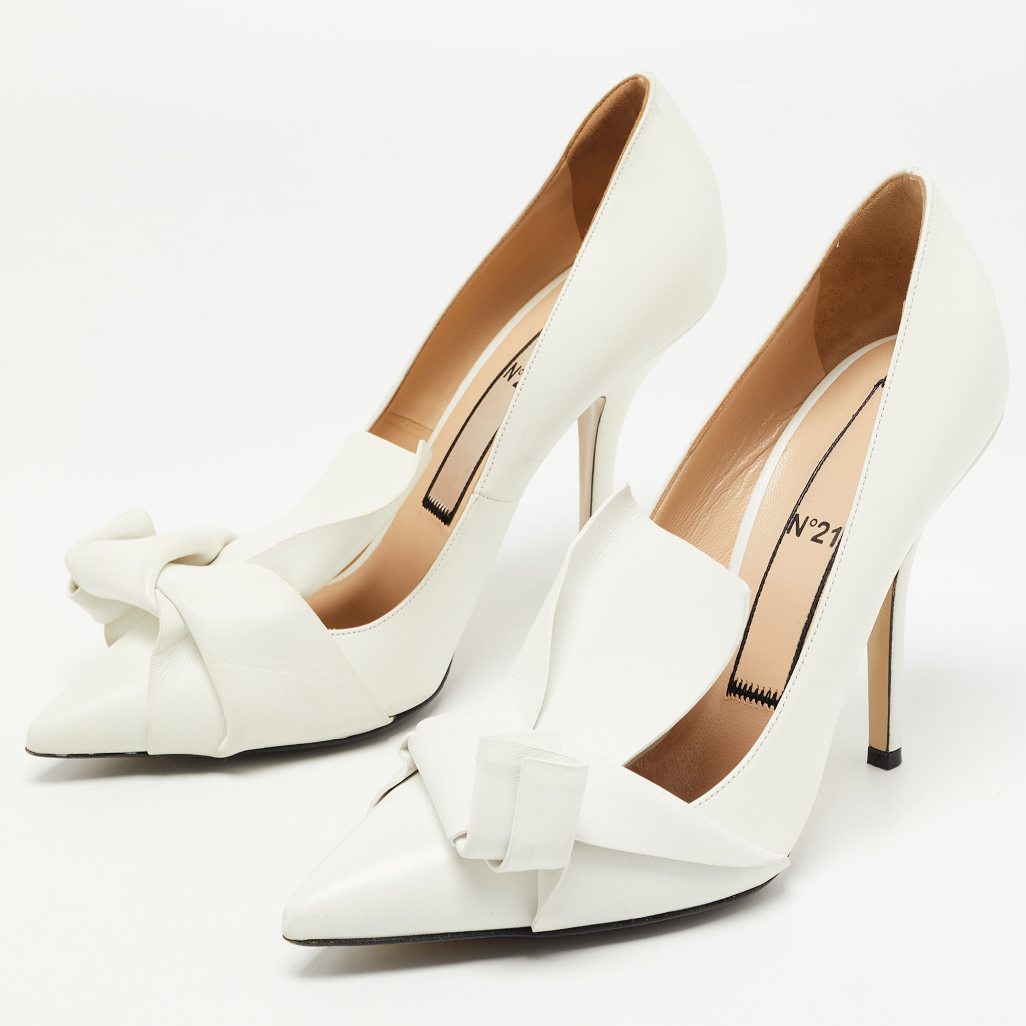 

N21White Leather Abstract Bow Pointed Toe Pumps Size, White