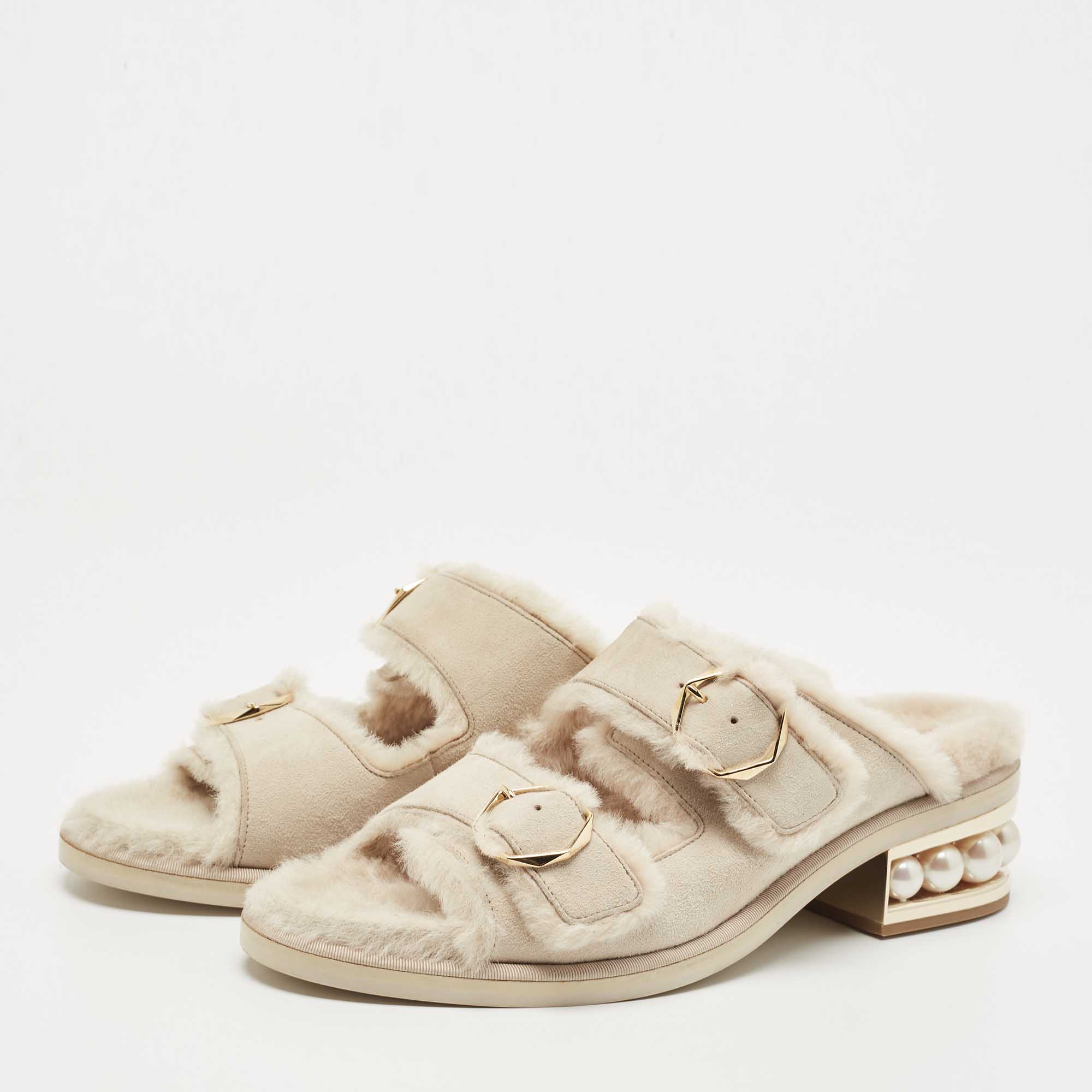 

Nicholas Kirkwood Cream Suede and Fur Faux Pearl Buckle Detail Slide Sandals Size