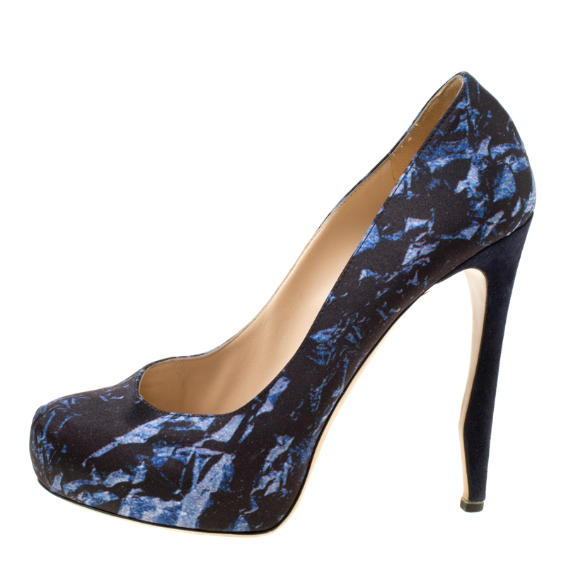 

Nicholas Kirkwood Black/Blue Printed Satin Platform Pumps Size