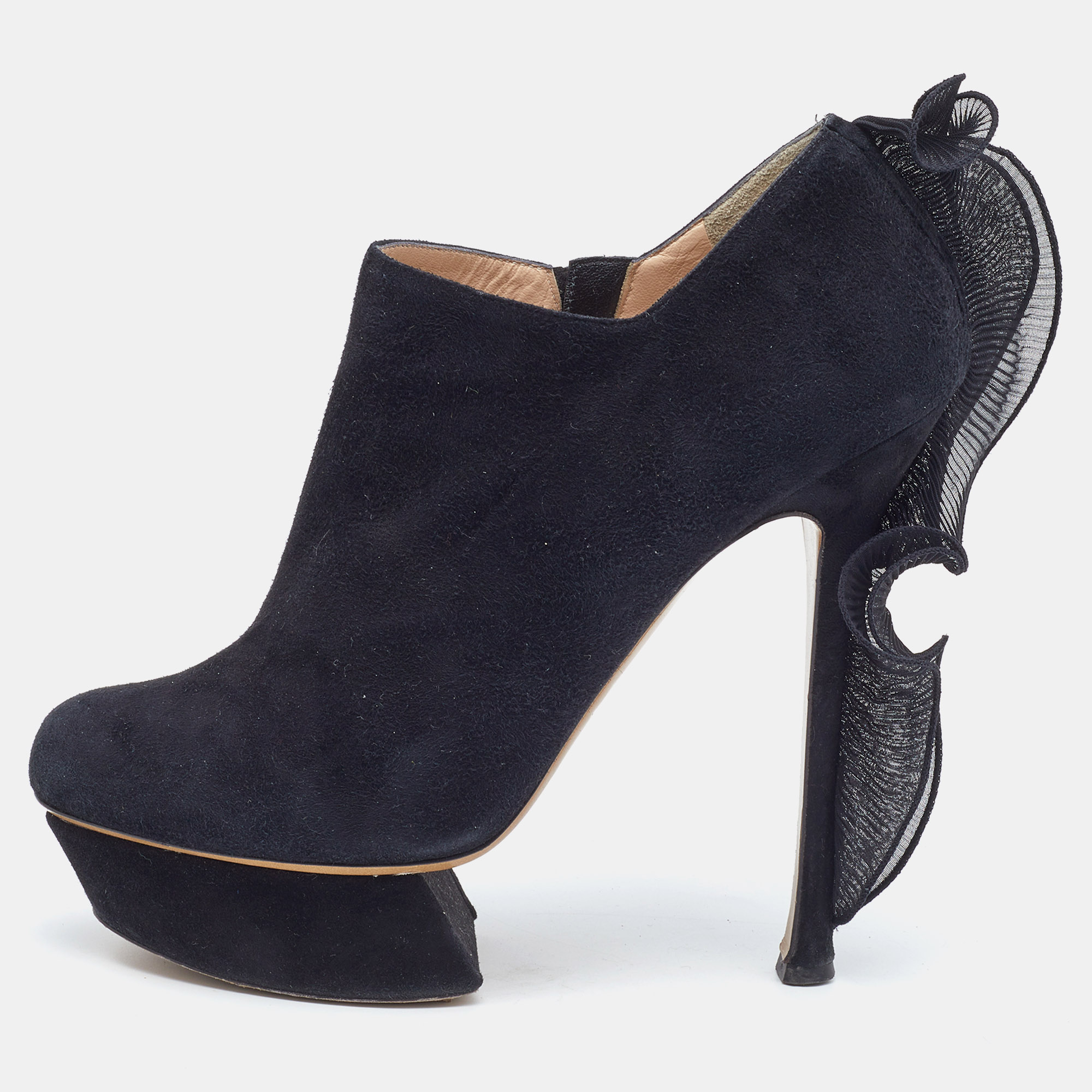 Giving classic black pumps an update Nicholas Kirkwood adds flair to British sensibility. With a graceful ruffle trim on the counters this pair features a chic design aesthetic. Elevated by platforms it has soft comfortable suede uppers.