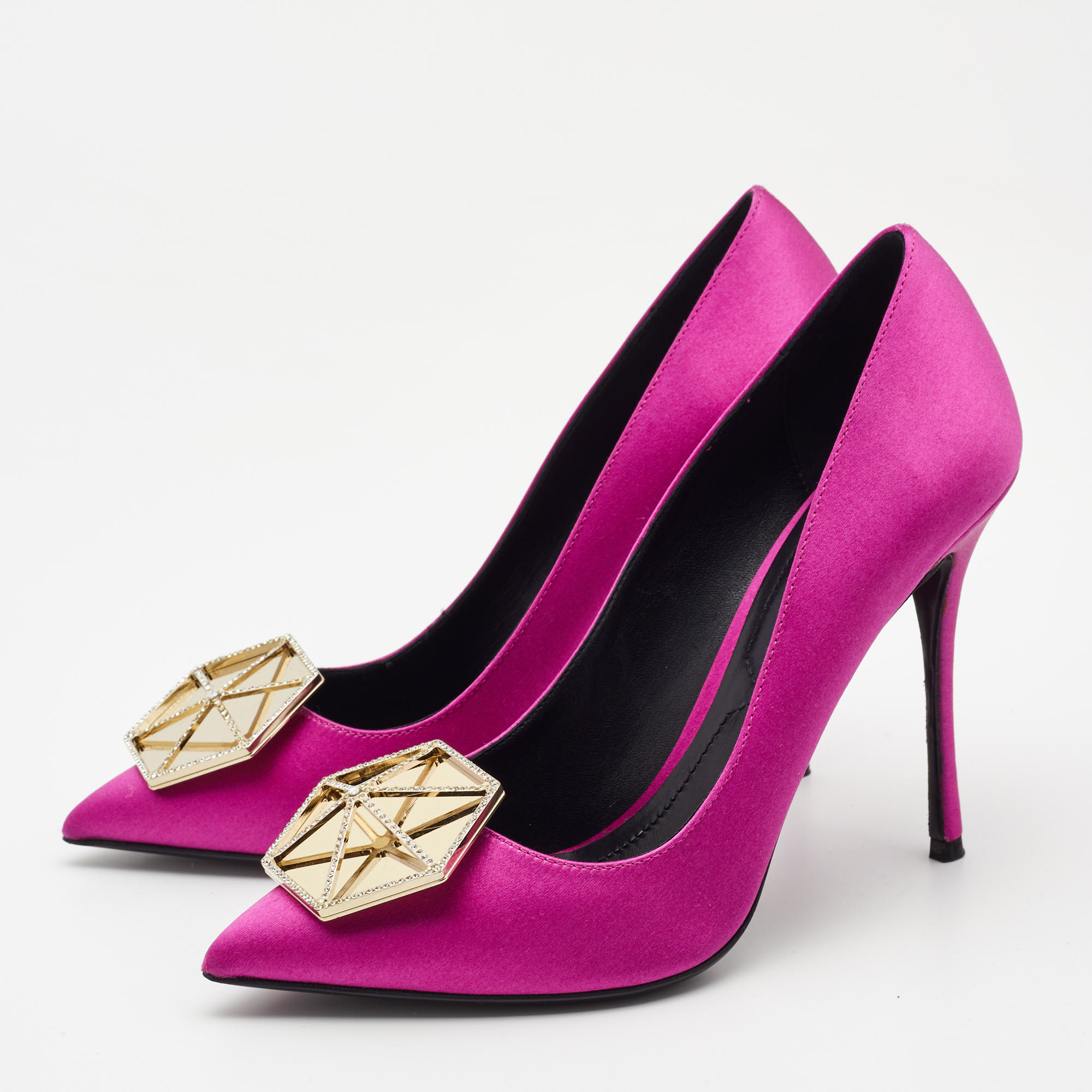 

Nicholas Kirkwood Pink Satin Eden Crystal Embellished Pointed Toe Pumps Size