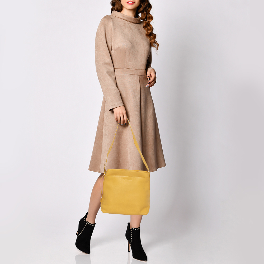 

Nina Ricci Pale Yellow Leather Shoulder Bag