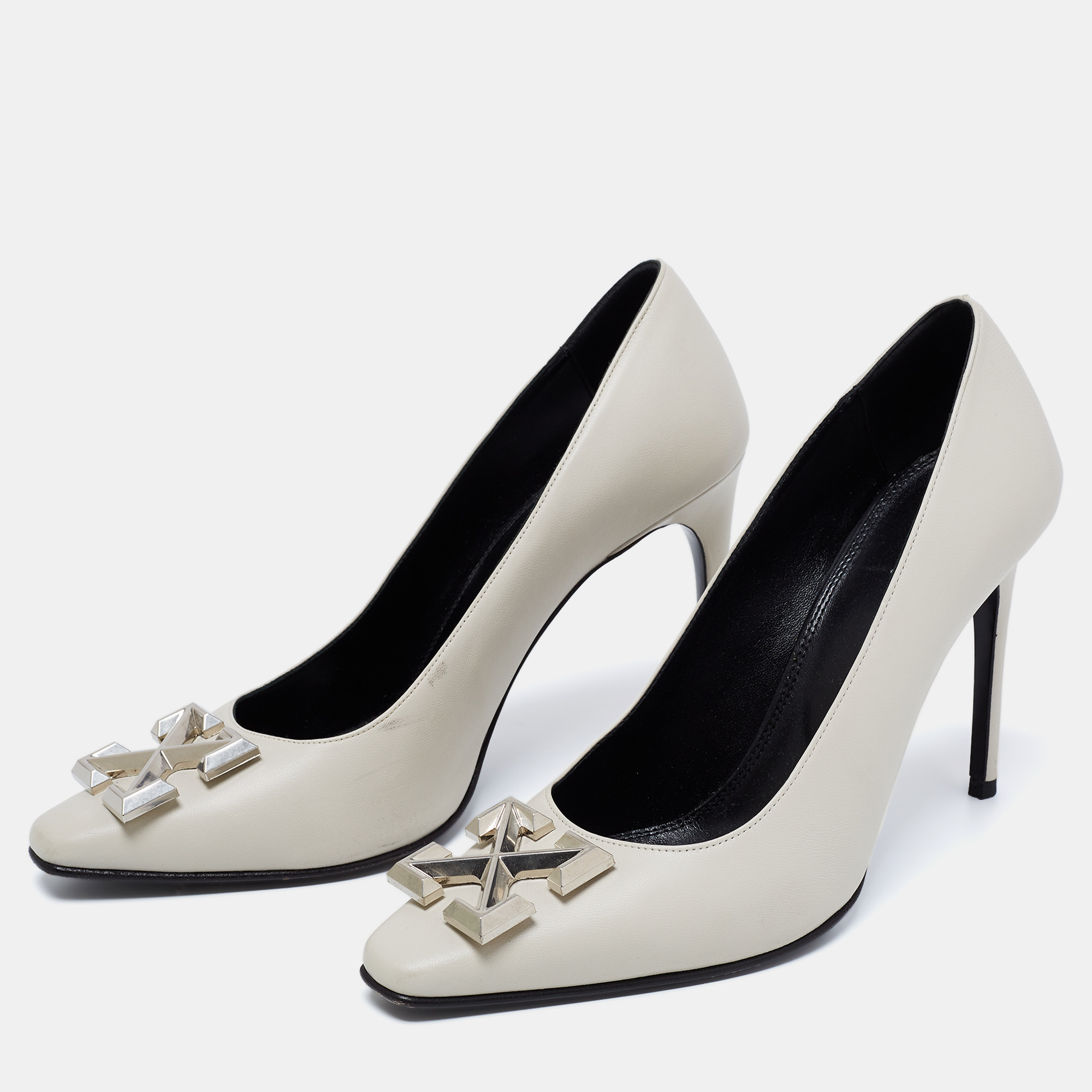 

Off-White Light Grey Leather Arrow Embellished Pumps Size