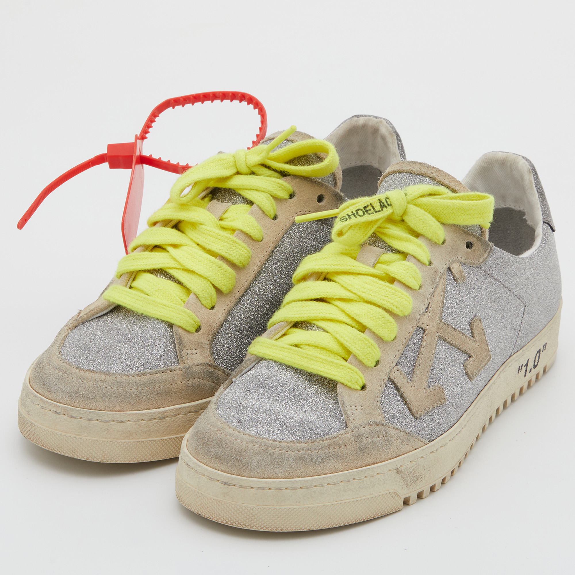 

Off-White Metallic Grey/Silver Suede and Glitter Arrow Low Top Sneakers Size