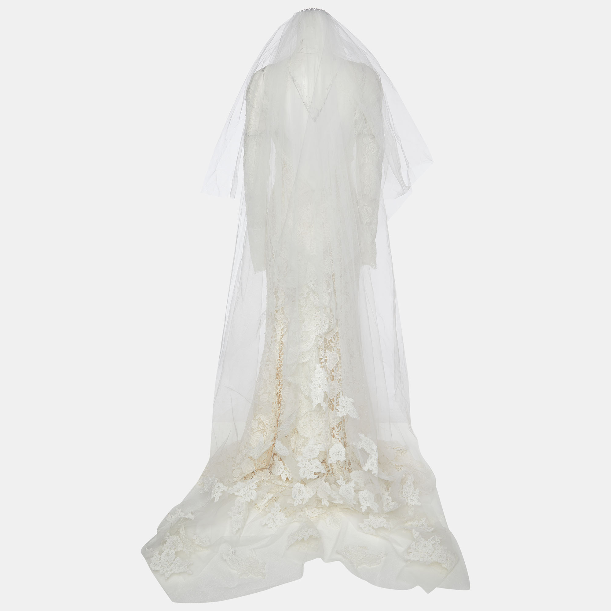 

Oscar de la Renta Off-White Floral Guipure Lace Embellished Gown