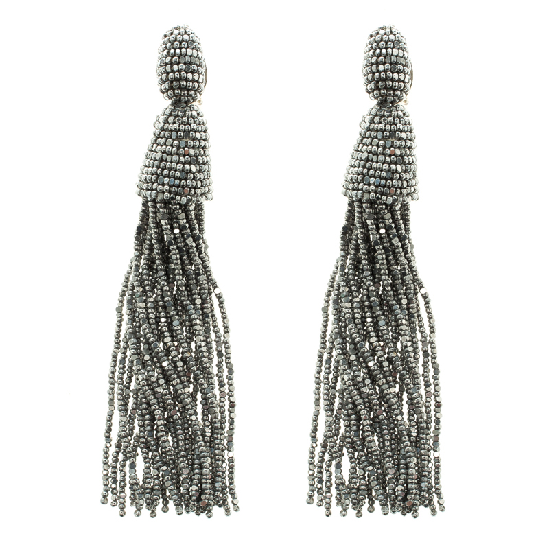 مملوكة مسبقًا Oscar de la Renta Grey Beaded Long Tassel Clip-on Earrings