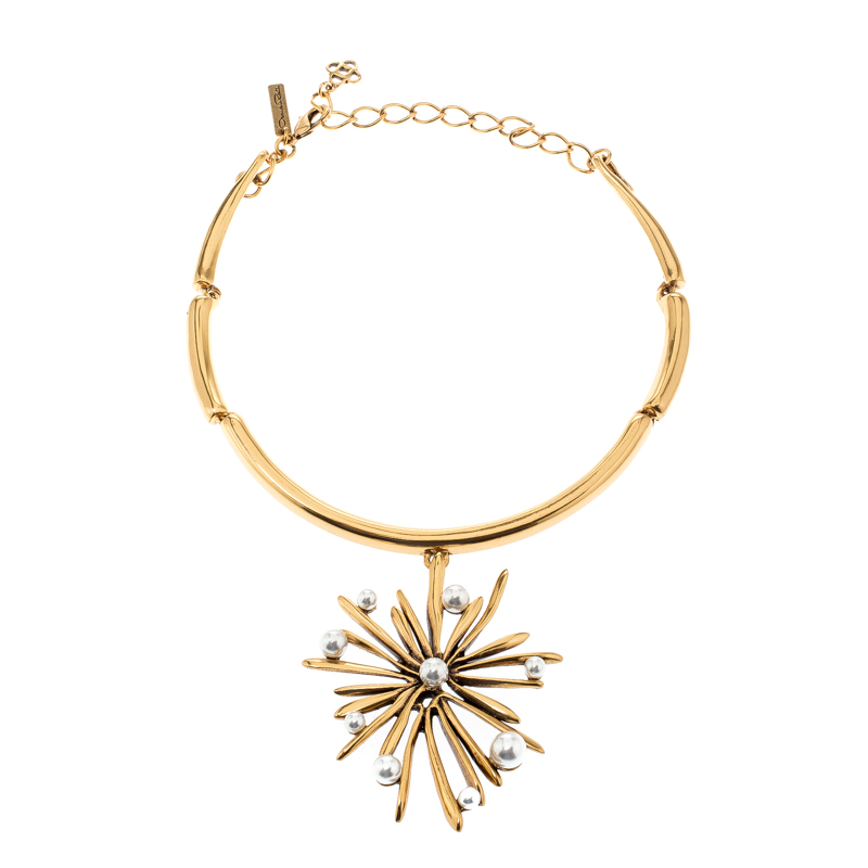 

Oscar De La Renta Sunburst Faux Pearl Gold Tone Pendant Necklace