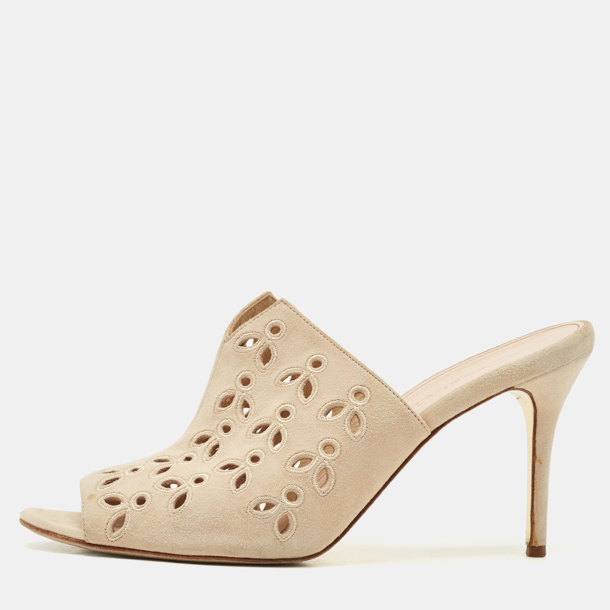 

Oscar de la Renta Beige Suede Floral Cut Out Sandals Size