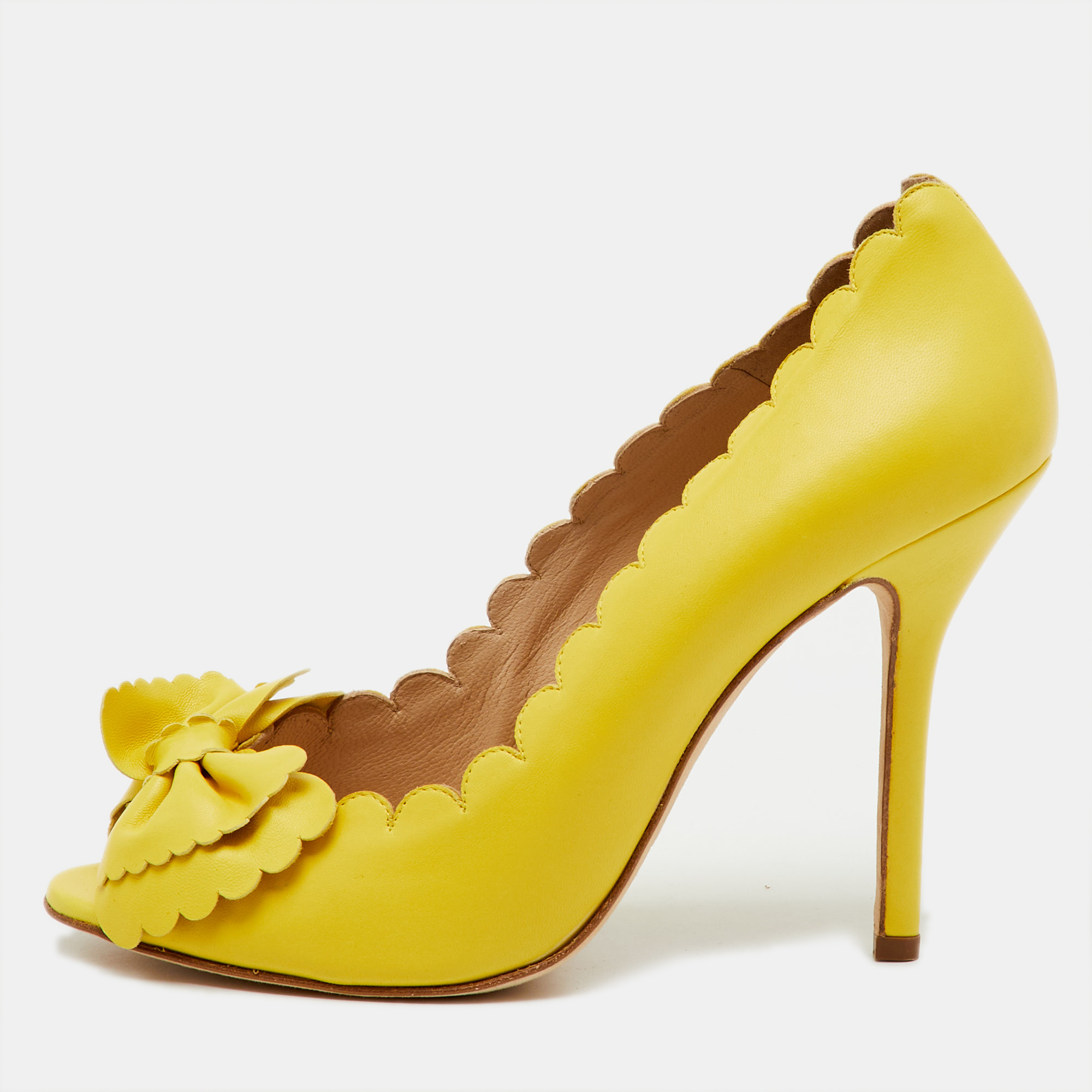 

Oscar de la Renta Yellow Leather Scalloped Bow Detail Peep Toe Pumps Size