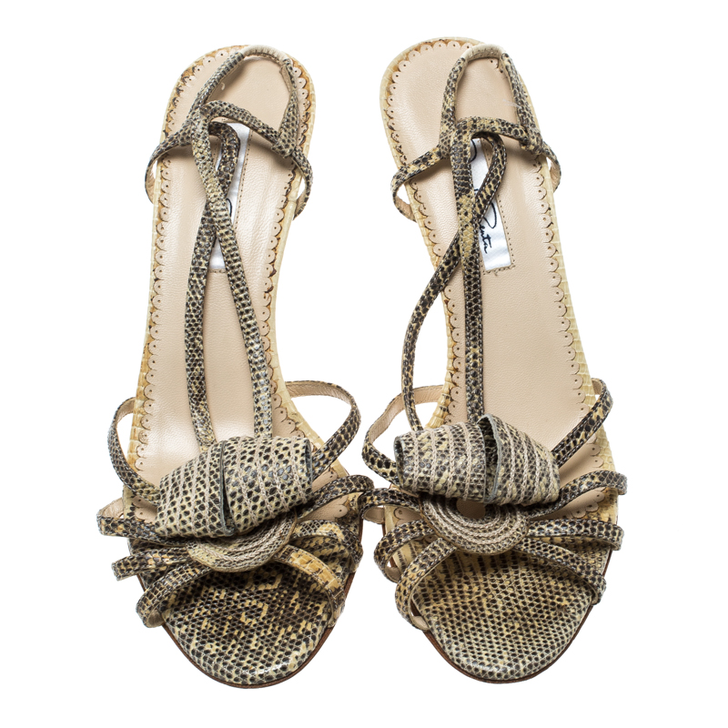 Pre-owned Oscar De La Renta Beige Snakeskin Strappy Sandals Size 38