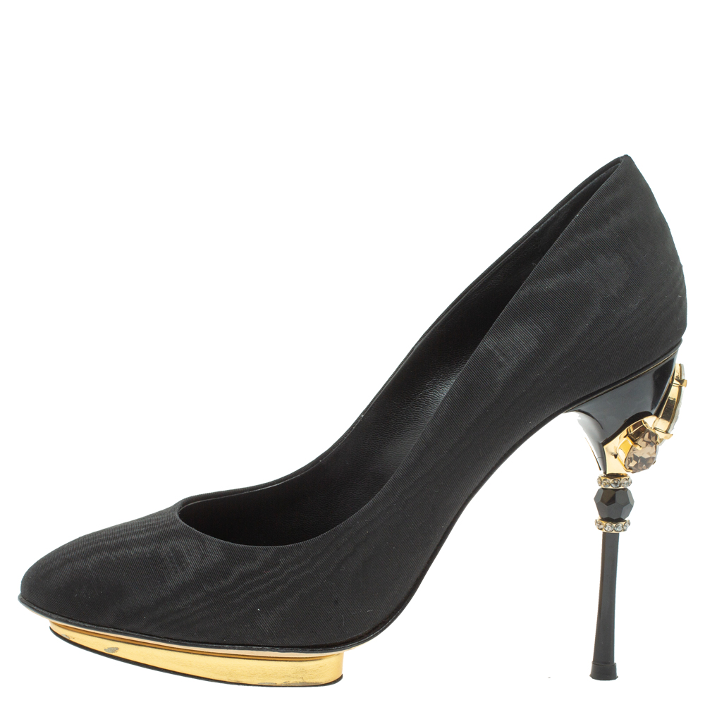 

Oscar de la Renta Black Satin Colette Round Toe Pumps Size