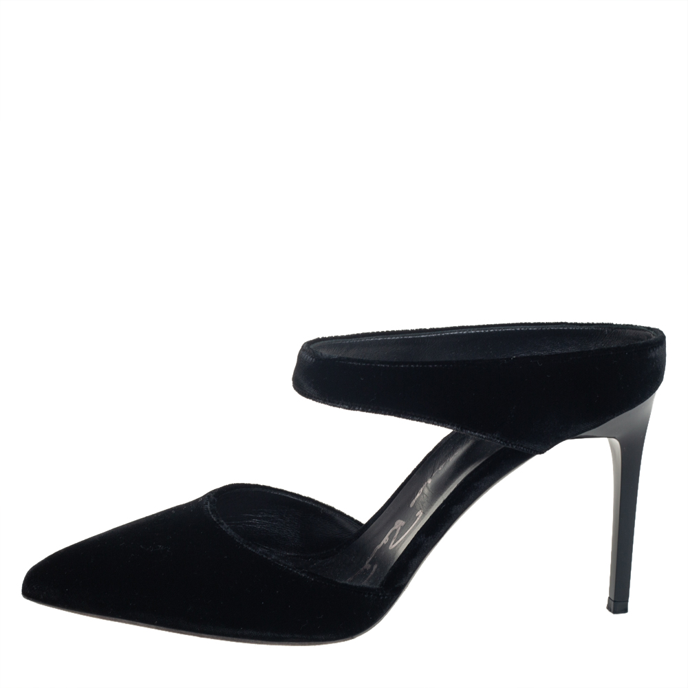 

Oscar de la Renta Black Velvet Mule Sandals Size