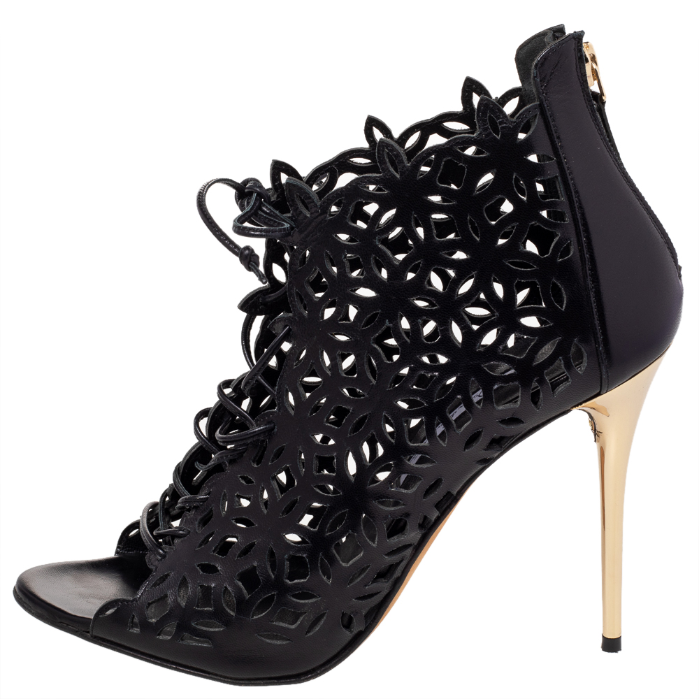 

Oscar de la Renta Black Laser Cut Leather Lace Up Booties Size