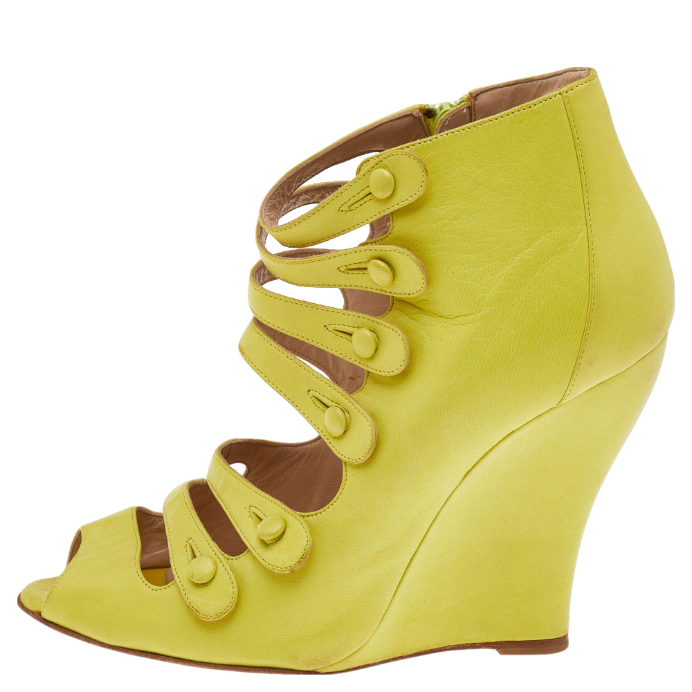 

Oscar de la Renta Yellow Leather Caged Ankle Length Wedge Sandals Size