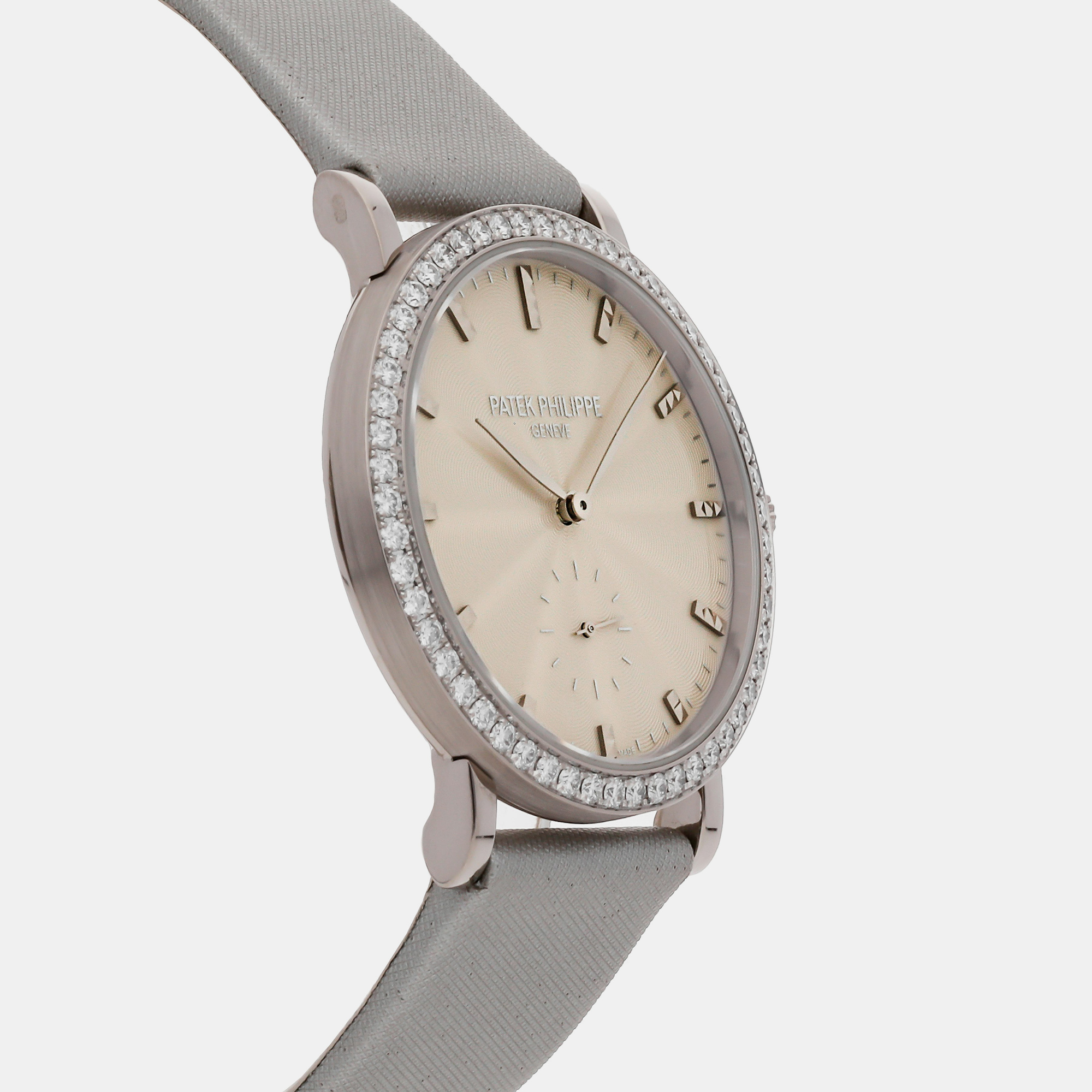 

Patek Philippe Cream 18k White Gold Calatrava 7120G-001 Manual Winding Women's Wristwatch 31 mm