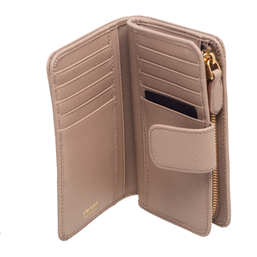 

Prada Beige Leather Saffiano Metal Level Wallet