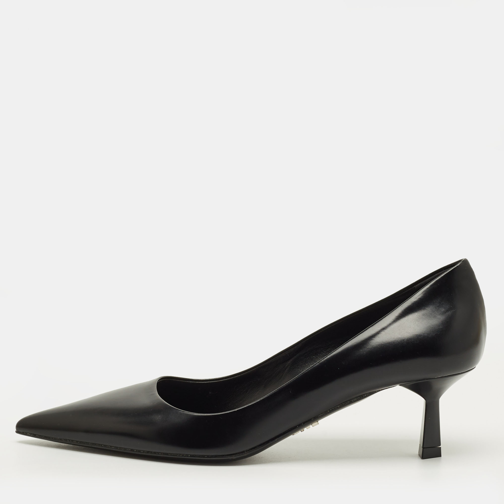 

Prada Size  Black Leather Pointed Toe Pumps