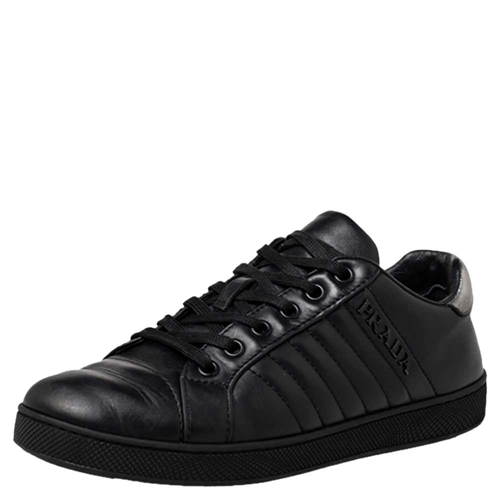 Made to provide comfort these sneakers by Prada Sport are trendy and stylish. Theyve been crafted from leather and designed with lace up vamps and the logo detailing on the sides. Wear them with your casual outfits and look effortlessly neat.