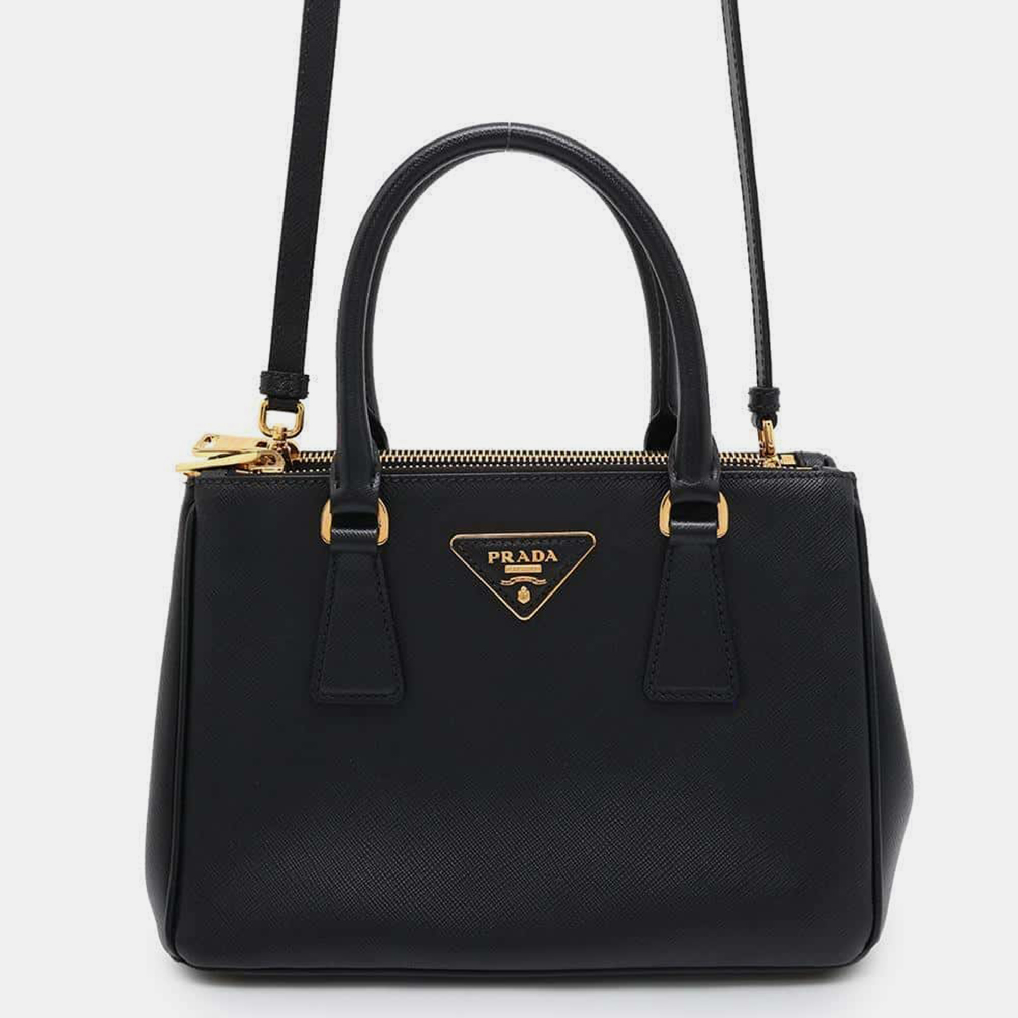 

Prada Black Leather Saffiano Leather Handbag