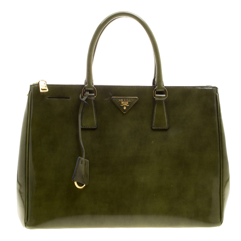 PRADA オリーブグリーン トートバッグ Prada Olive Green Patent Spazzolato Leather Large Double Zip