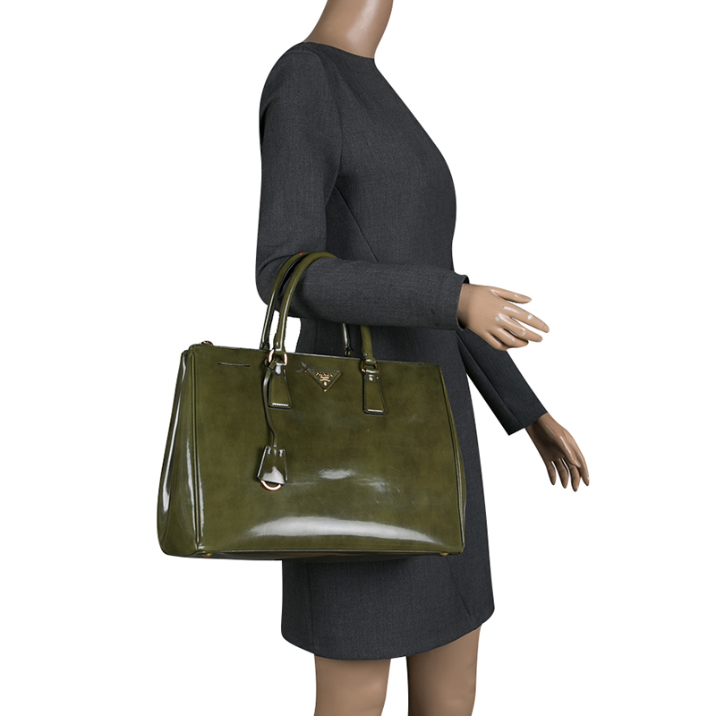 

Prada Olive Green Patent Spazzolato Leather Large Double Zip Tote