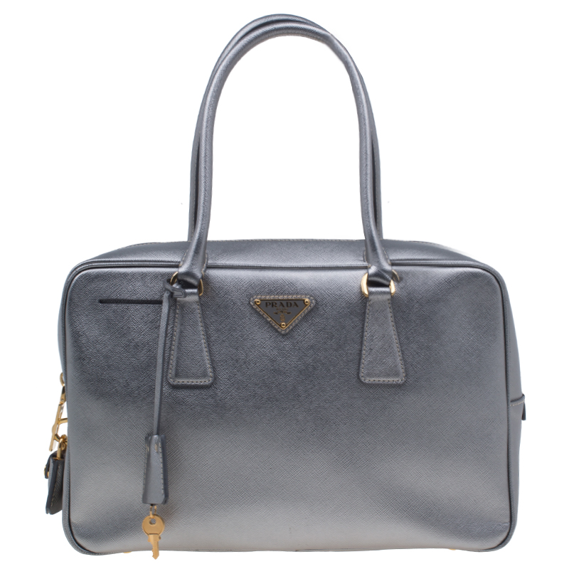 مملوكة مسبقًا Prada Metallic Siver Saffiano Zip Around Lux Bag