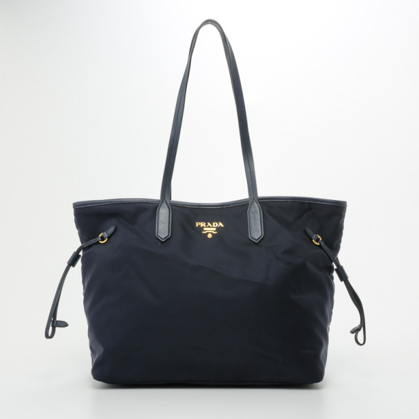 مملوكة مسبقًا Prada Navy Nylon Saffiano Trimmed Drawstring Tote