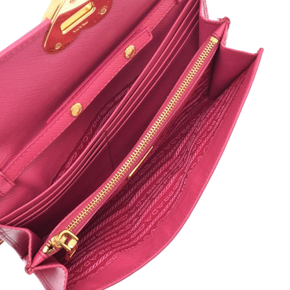 

Prada Pink Leather Heart Motif Chain Wallet