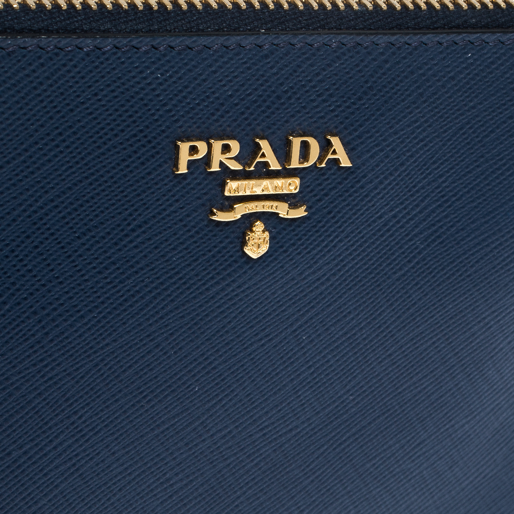 Leather clutch bag Prada Blue in Leather - 35536505