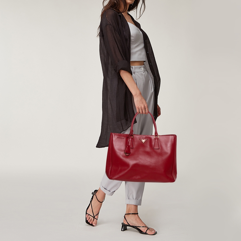 

Prada Red Saffiano Lux Leather Open Galleria Tote