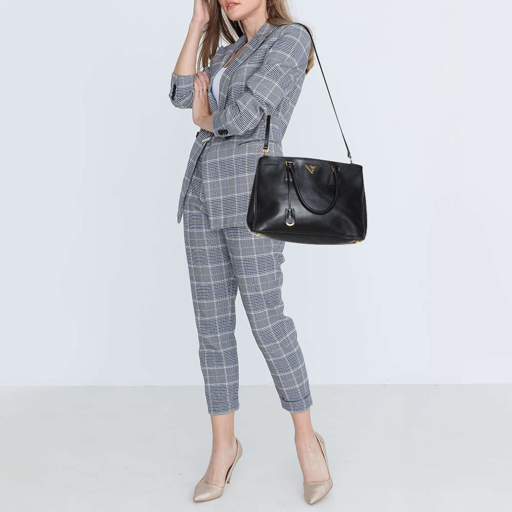 

Prada Black Saffiano Leather Medium Galleria Tote
