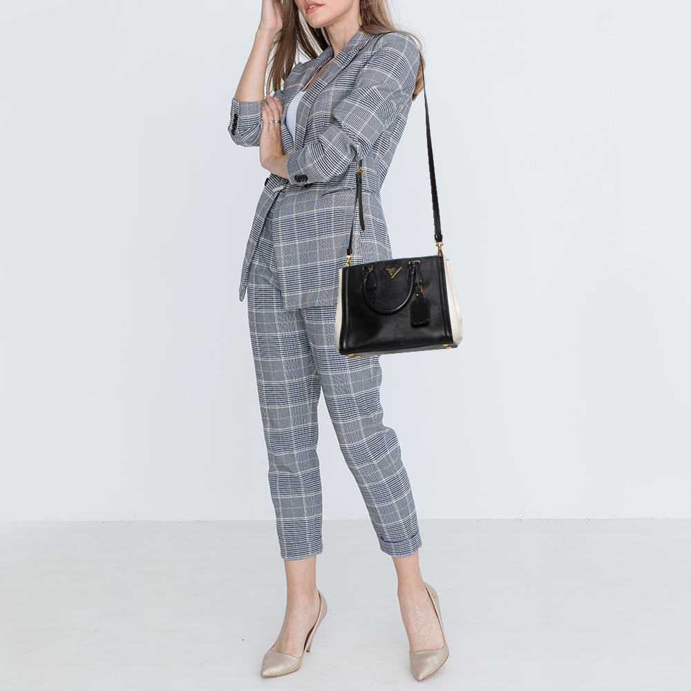 

Prada White/Black Saffiano Leather Gardener's Tote