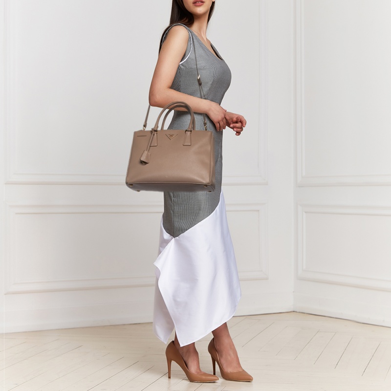 

Prada Beige Saffiano Lux Leather Medium Double Zip Tote