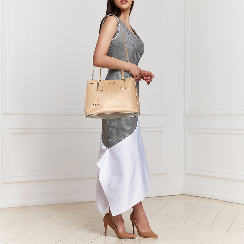 

Prada Pink Saffiano Lux Leather Middle Zip Tote