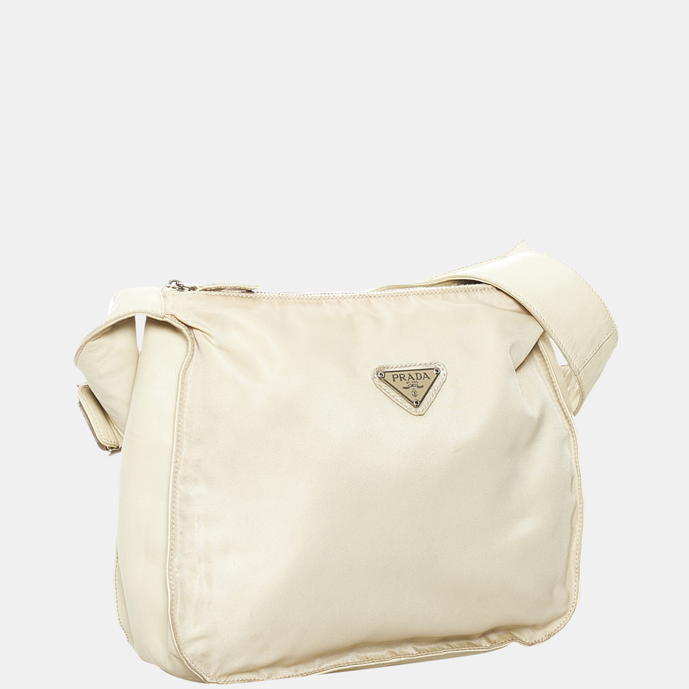 

Prada White Saffiano Trimmed Tessuto Shoulder Bag