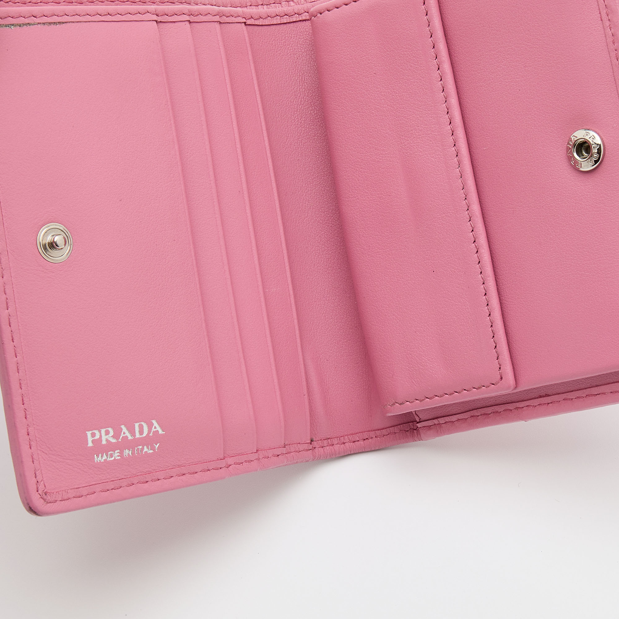 

Prada Pink Quilted Leather Logo Embellished Bifold Wallet