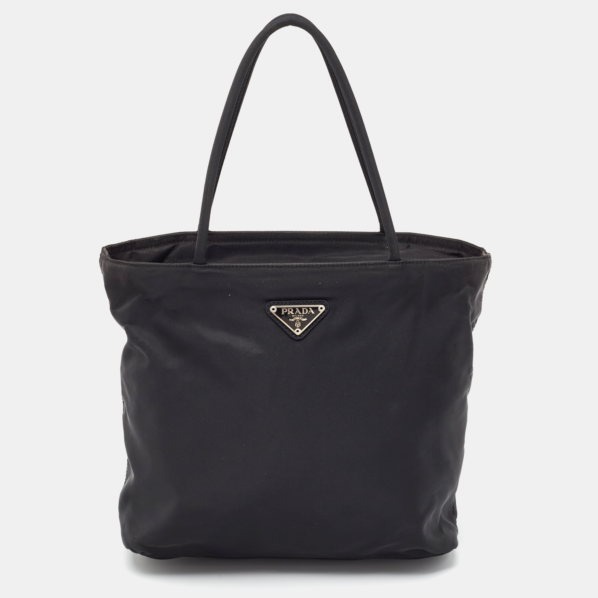 مملوكة مسبقًا Prada Black Nylon Logo Zip Tote