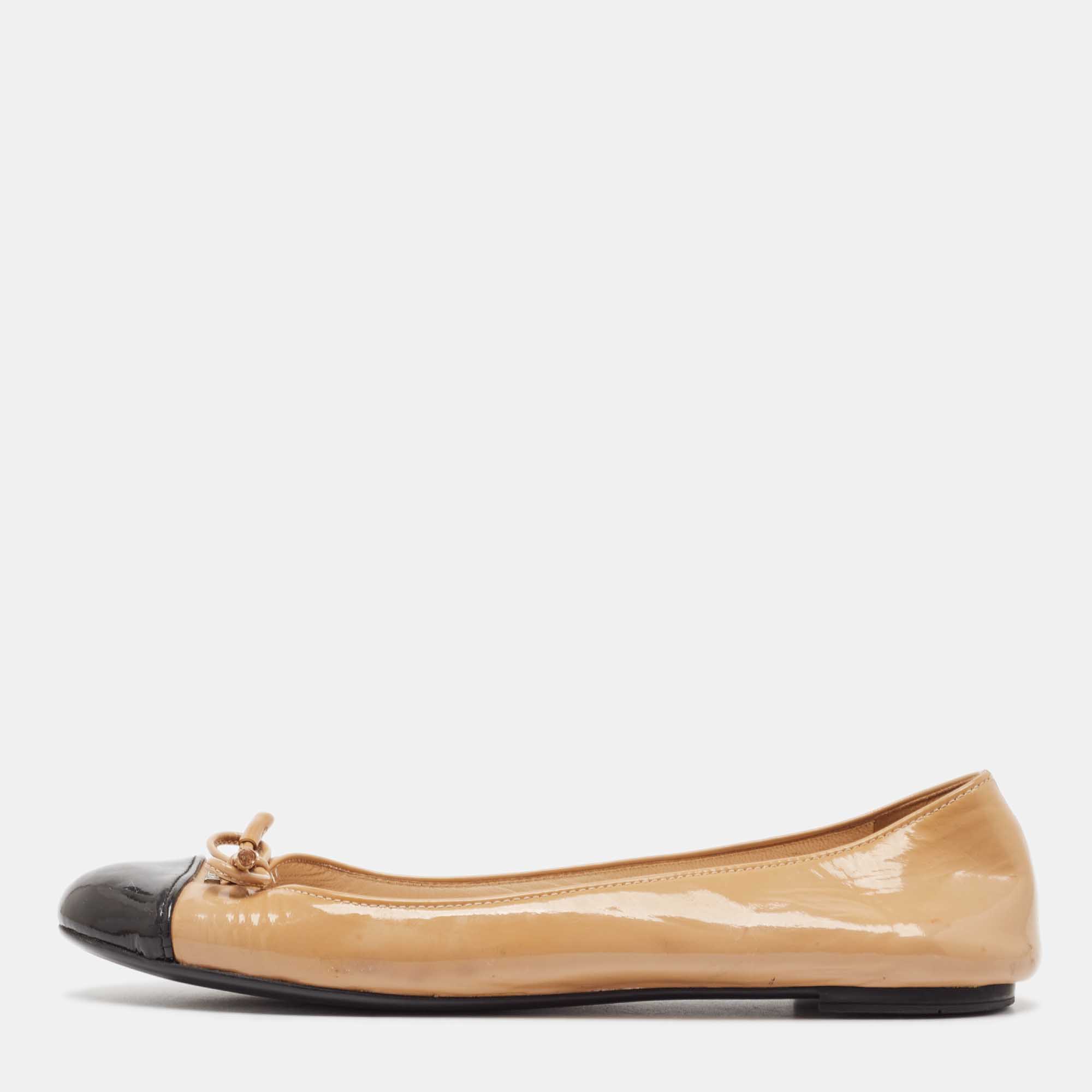 

Prada Beige/Black Patent Leather Bow Ballet Flats Size