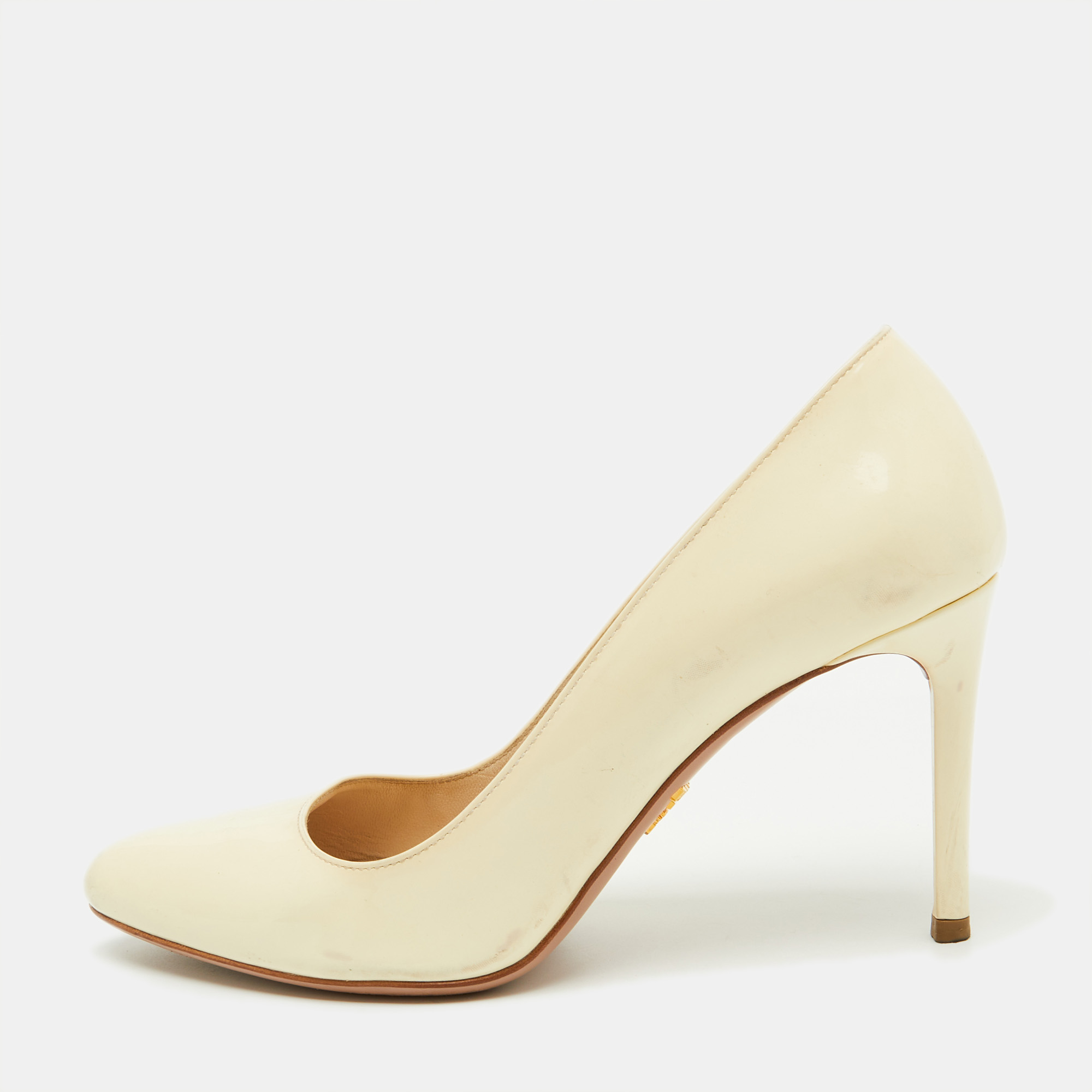 

Prada Cream Patent Leather Pumps Size