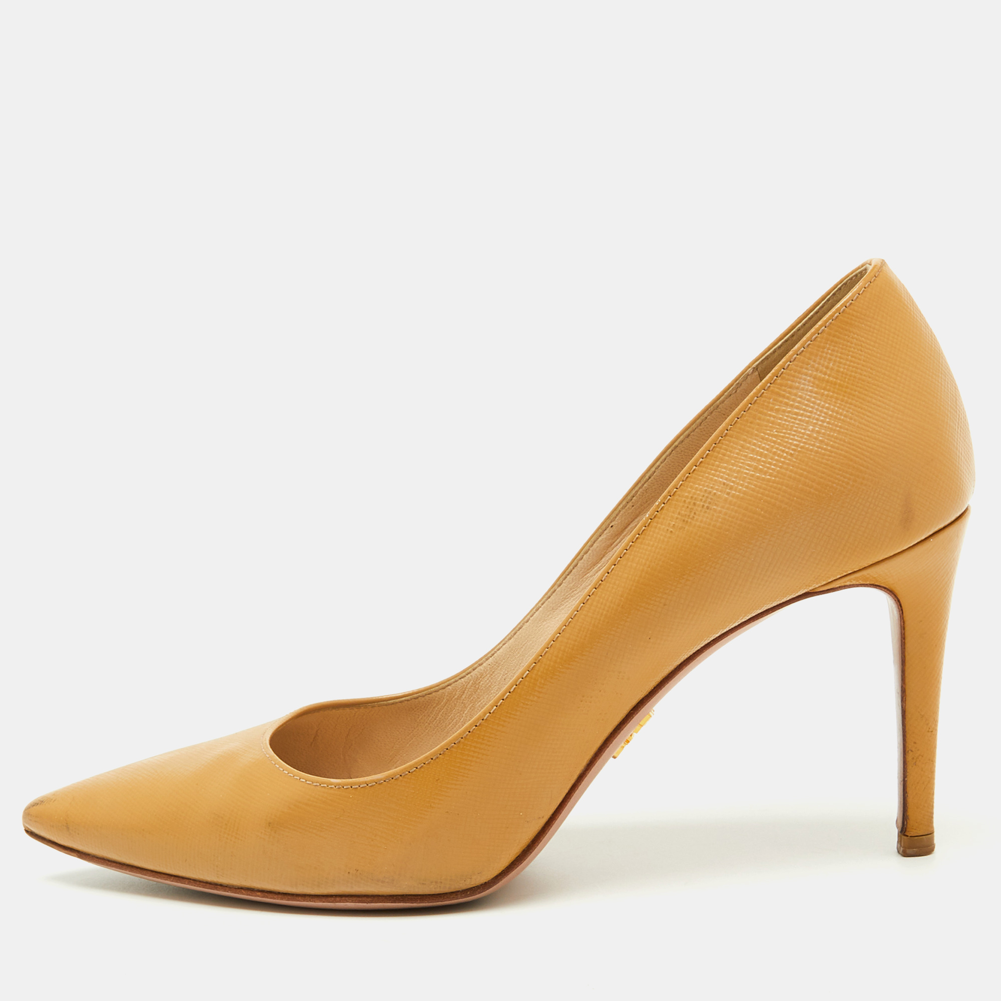 

Prada Beige Patent Leather Pointed Toe Pumps Size