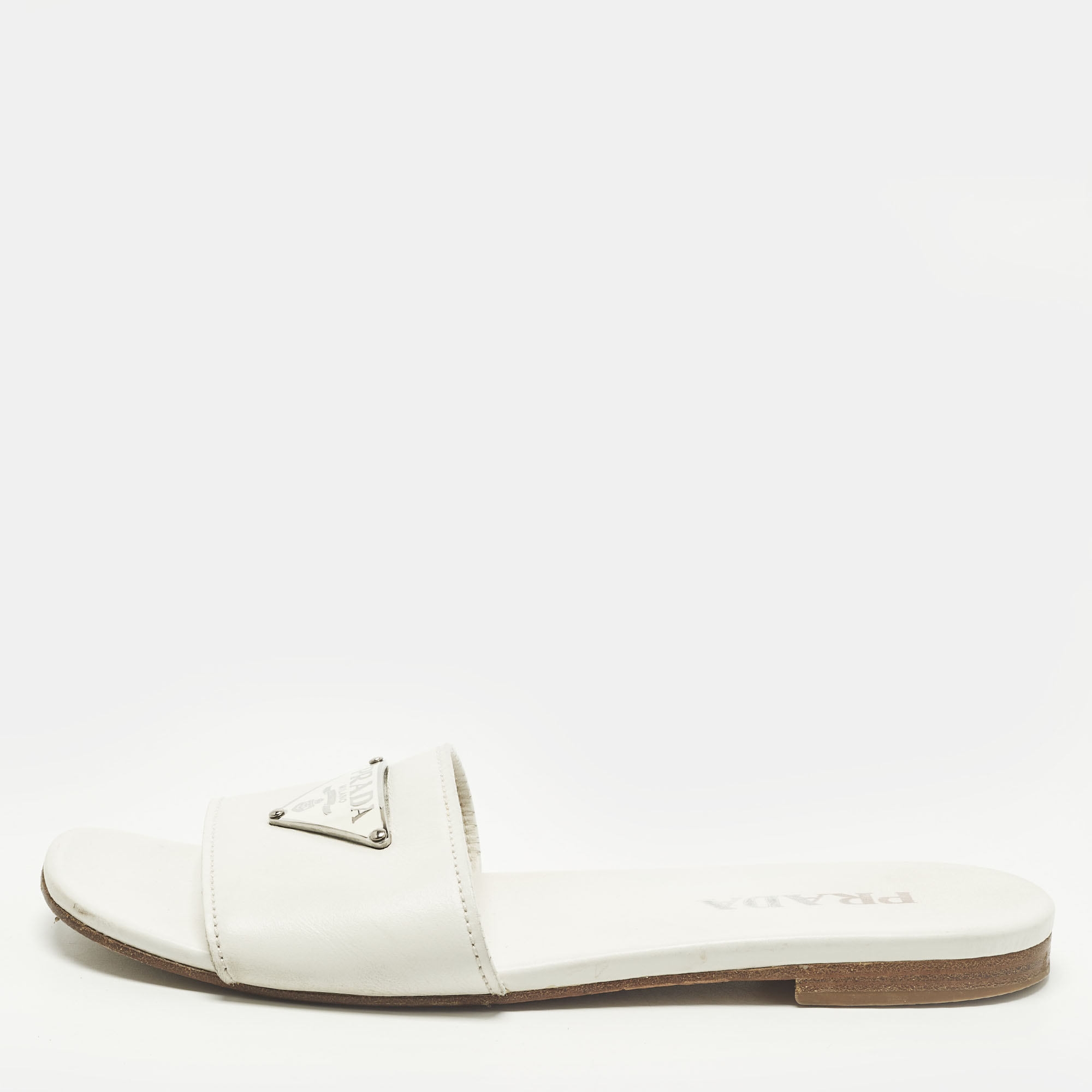 Click to view more detailed imagery on our partner's website Pre-owned Prada Size 38 White Leather Triangle Logo Detai Flat Sandals
