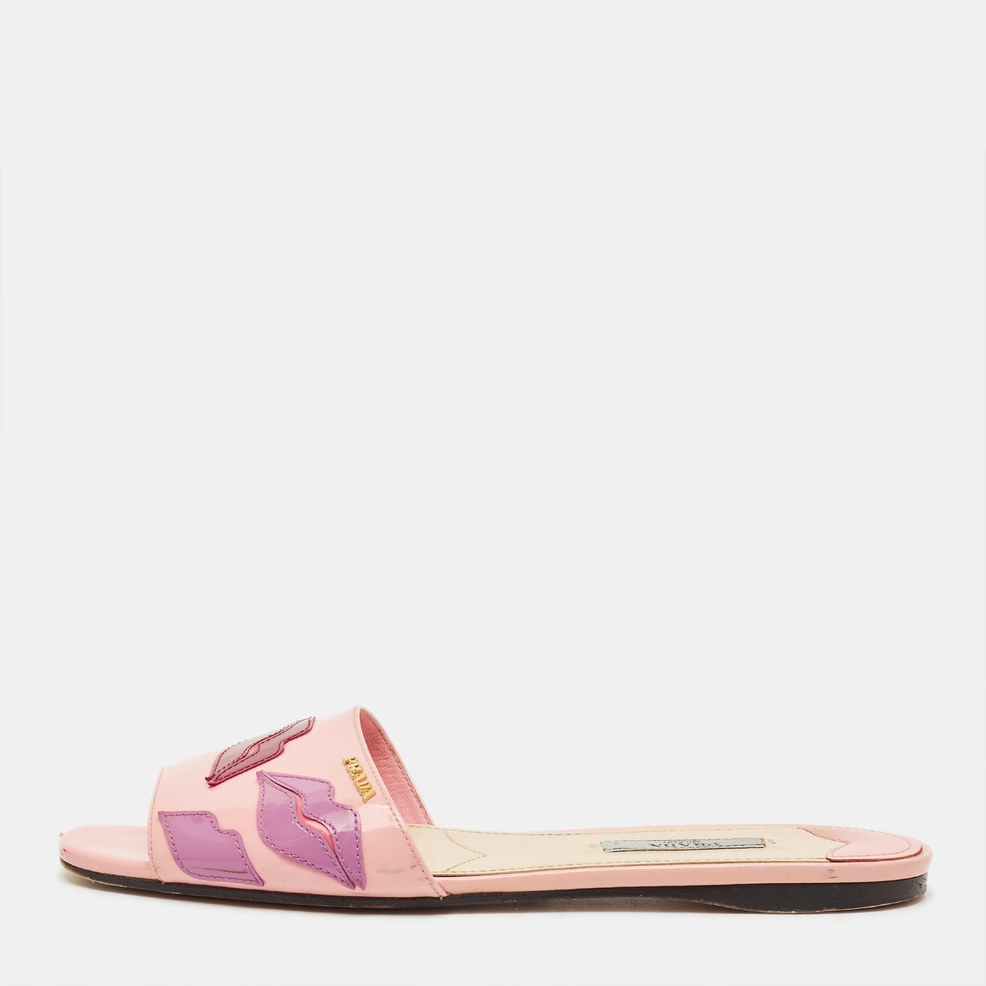 

Prada Motif Size  Pink Patent Leather Flat Sandals