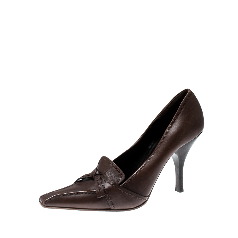 Create a smart professional look by flaunting this pair designed from leather into a fabulous silhouette featuring to stitch details all over. Your everyday styling can never be complete without this pair of pumps from Prada. Brown is the colour this season when it comes to your footwear making an impression.