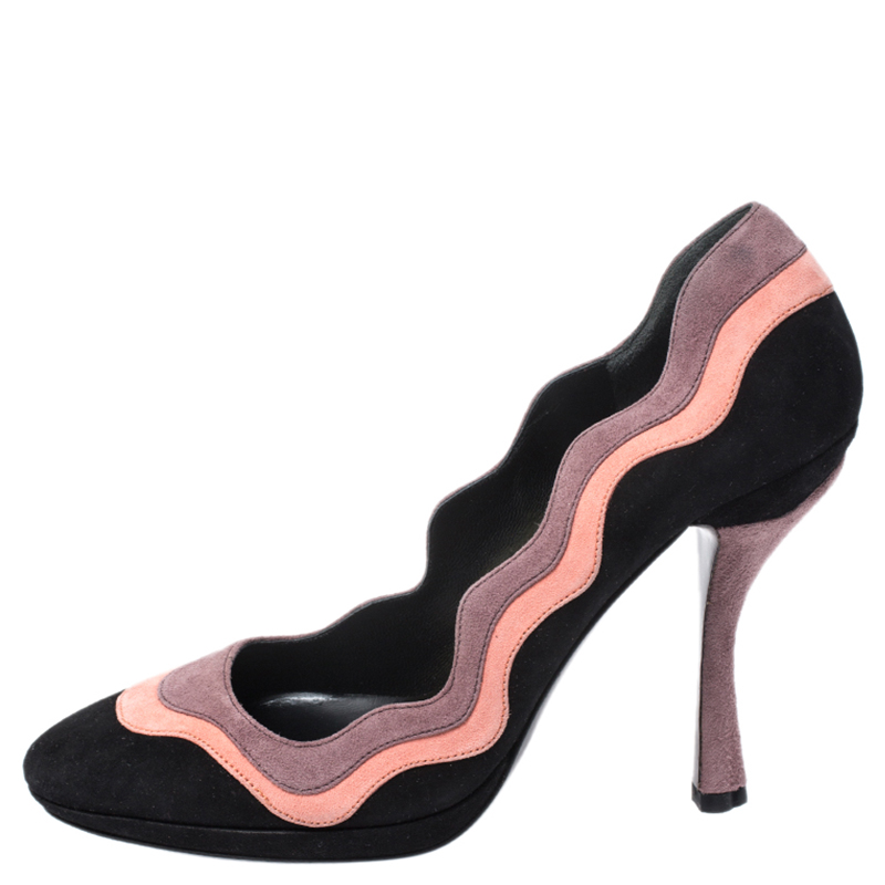 

Prada Black/Pink Scalloped Trim Platform Pumps Size