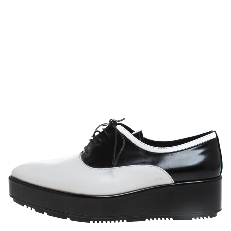 

Prada Monochrome Leather Platform Oxford Pointed Toe Flats Size, White